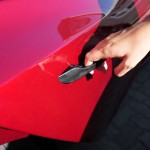 La puerta de Tesla se cierra con una manija iServices