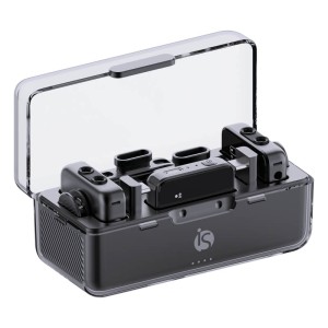 Micrófono de solapa inalámbrico en estuche de carga abierto