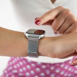 mujer manejando un iS Smartwatch
