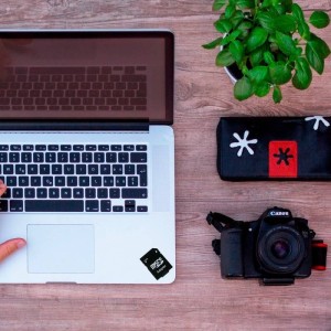 Tarjeta Micro SD 64GB en contexto de uso